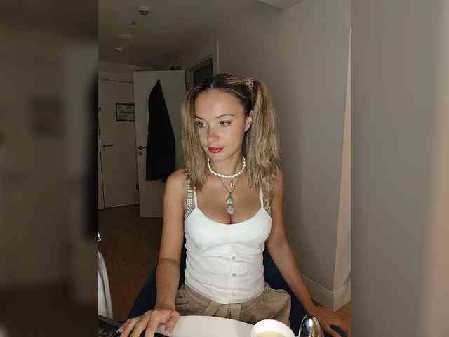Zvezda_Lola webcam