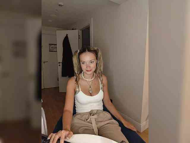 Zvezda_Lola webcam