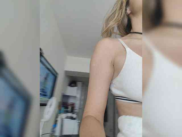 Zvezda_Lola webcam
