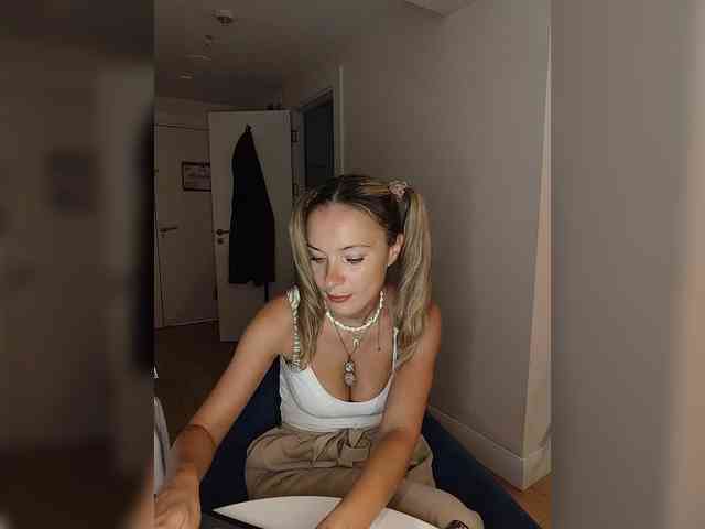 Zvezda_Lola webcam