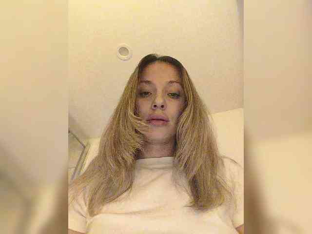 Questo modello è in diretta ora. Lola3000