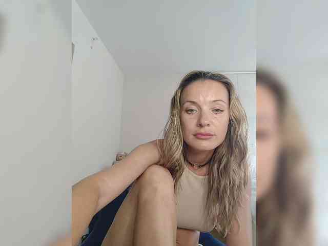 Lola3000 Live Webcam on BongaCams