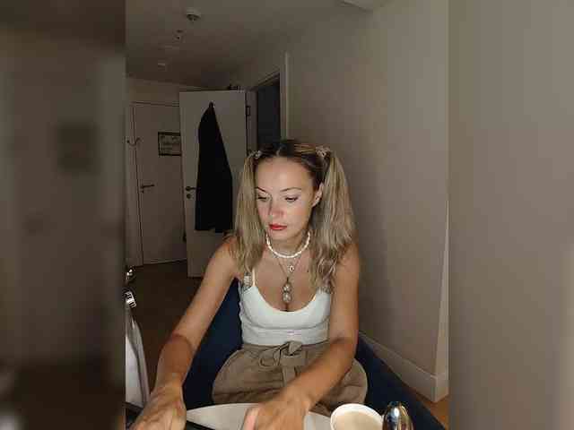 Zvezda_Lola webcam