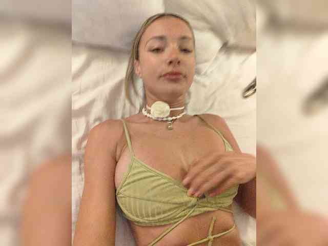 nude chatroom Lola3000