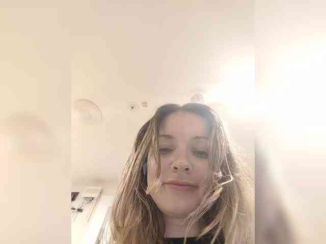 Zvezda_Lola webcam