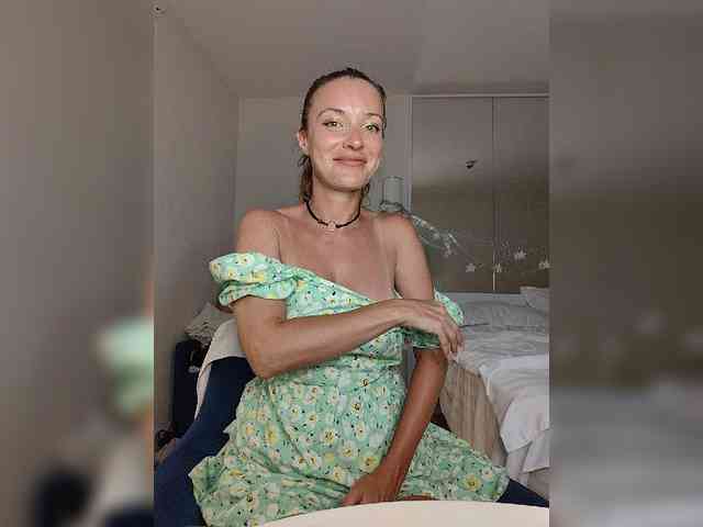 Lola3000 Live Webcam on BongaCams