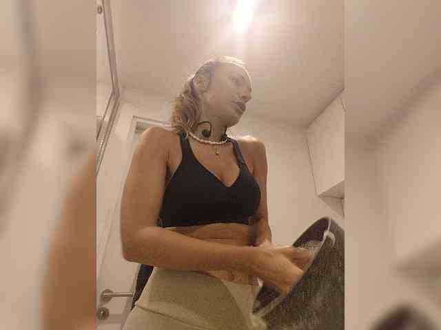 Zvezda_Lola webcam