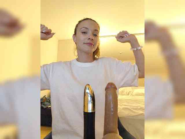 Lola3000 Live Webcam on BongaCams