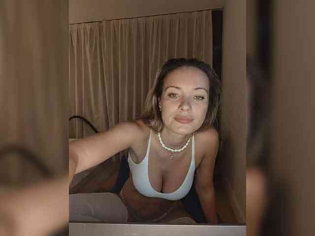 Zvezda_Lola webcam