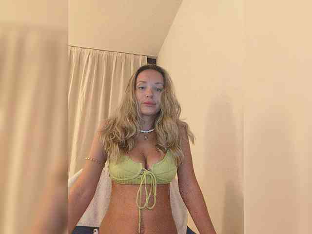 Zvezda_Lola webcam
