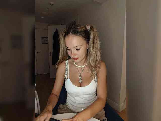 Zvezda_Lola webcam