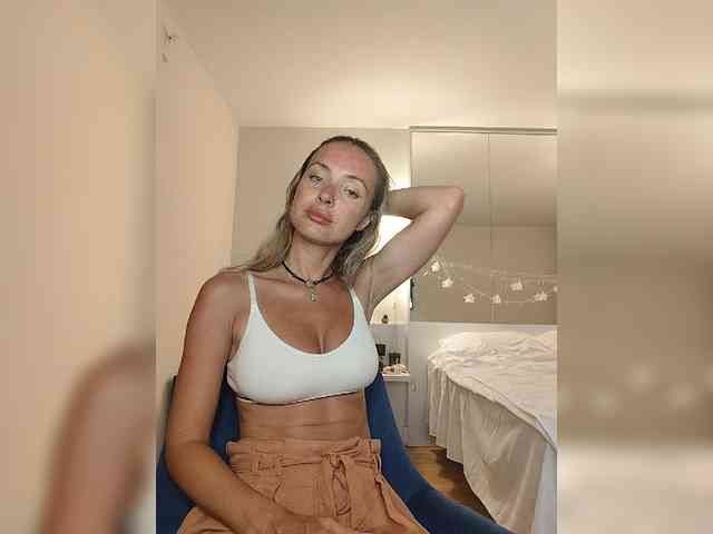 Zvezda_Lola webcam