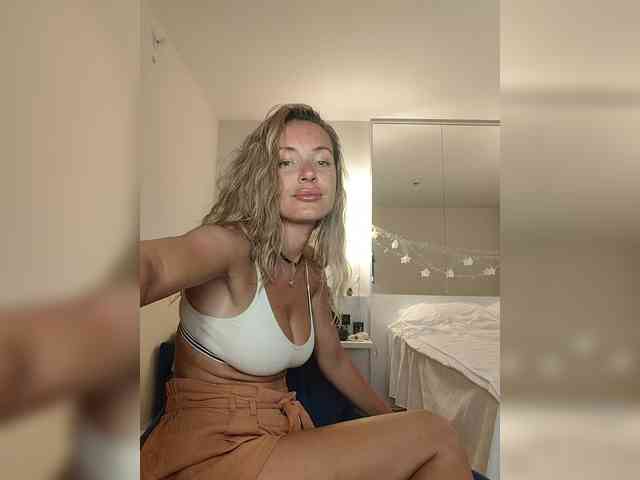 Zvezda_Lola webcam