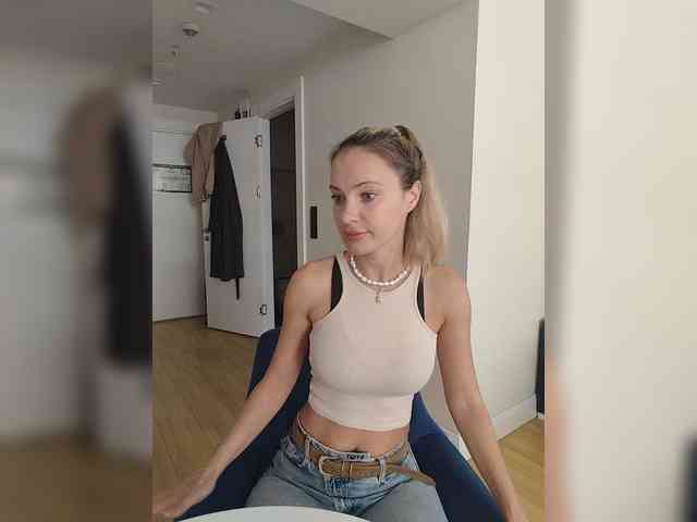 Zvezda_lola's cam show statistics and live stream