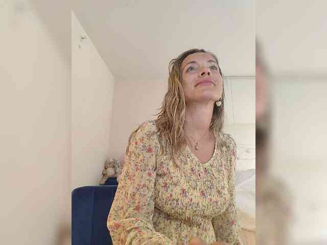 Zvezda_Lola webcam