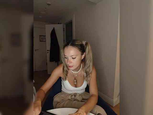 Zvezda_Lola webcam