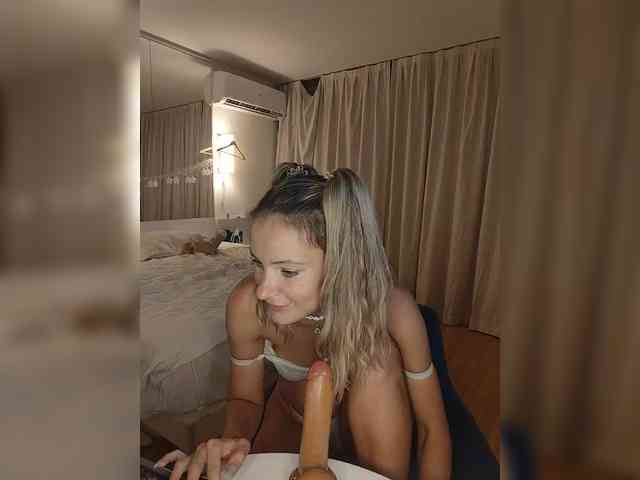 Zvezda_Lola webcam
