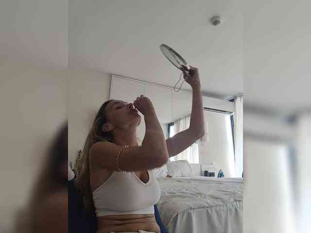 Zvezda_Lola webcam