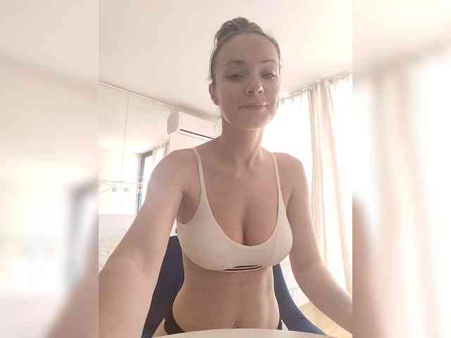 Zvezda_Lola webcam