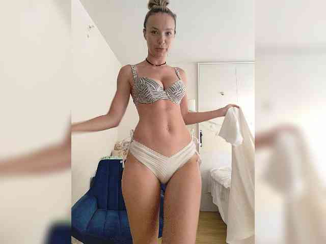 Lola3000 Live Webcam on BongaCams