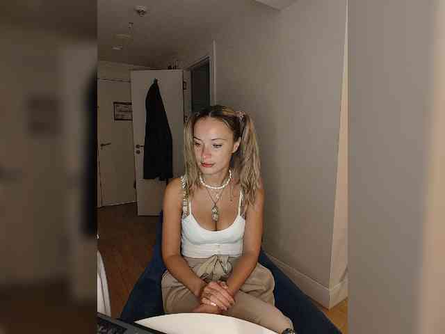 Zvezda_Lola webcam