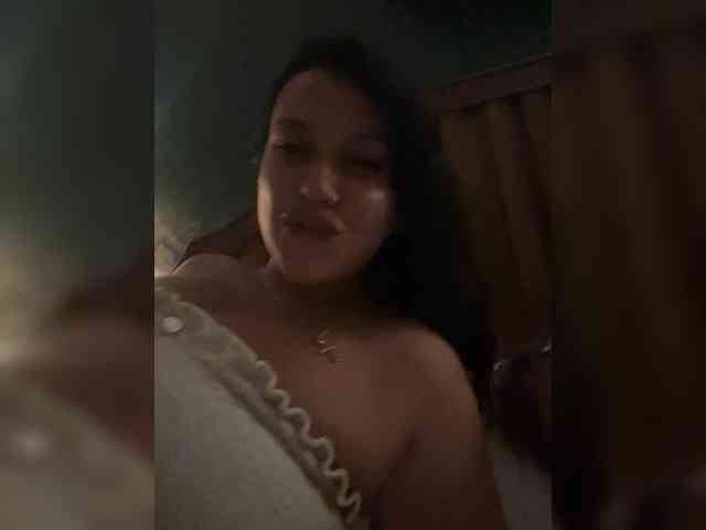 Amina-and-Nessy webcam