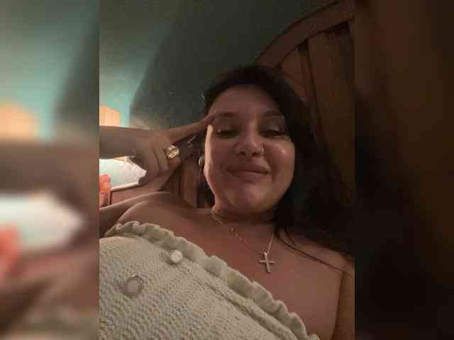 Amina-and-Nessy webcam
