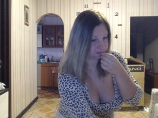 BustyBlondy