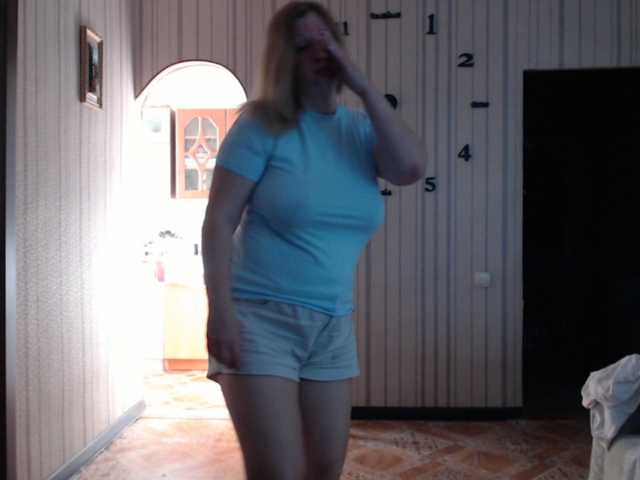BustyBlondy