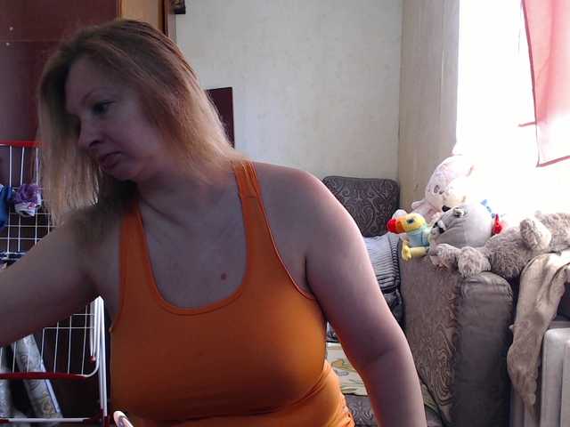 BustyBlondy webcam