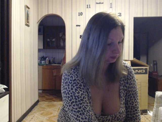 BustyBlondy