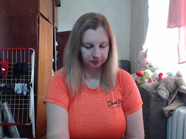 BustyBlondy