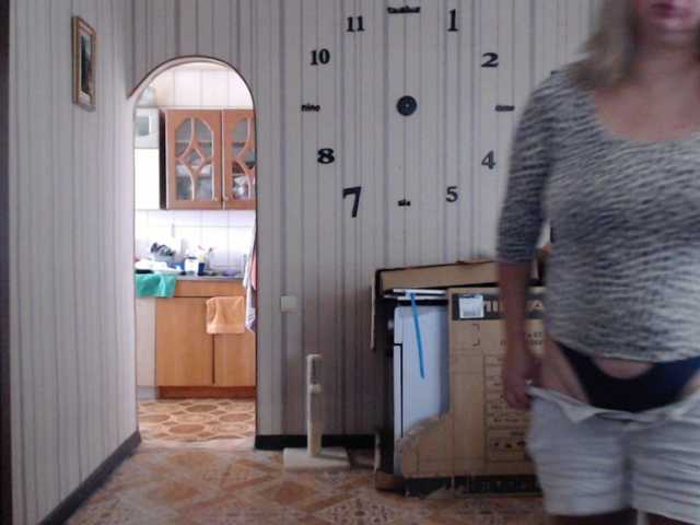BustyBlondy