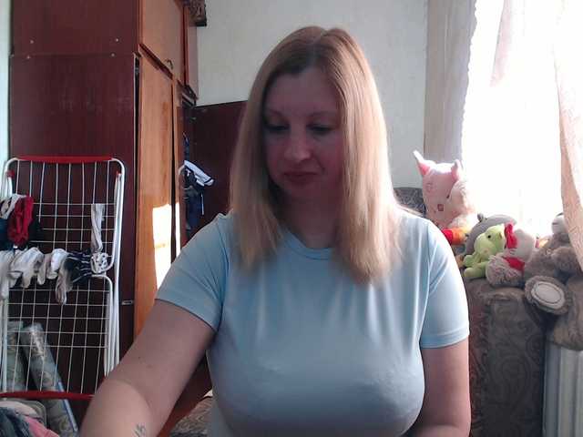 BustyBlondy live cam