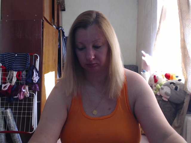 BustyBlondy