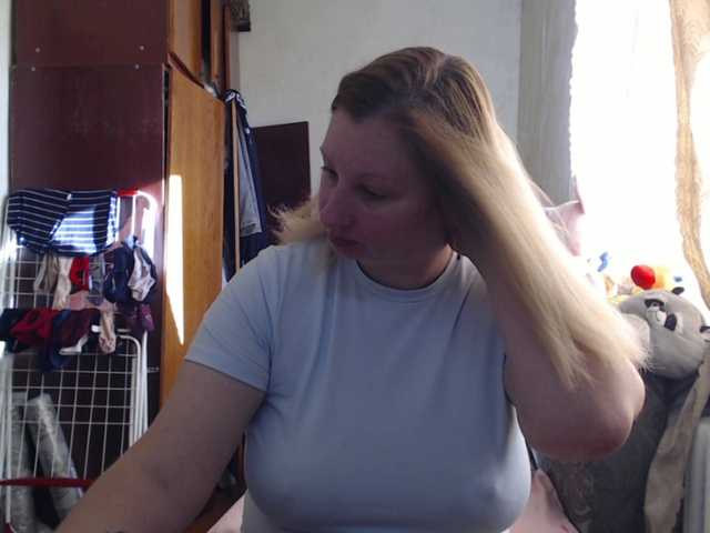 BustyBlondy