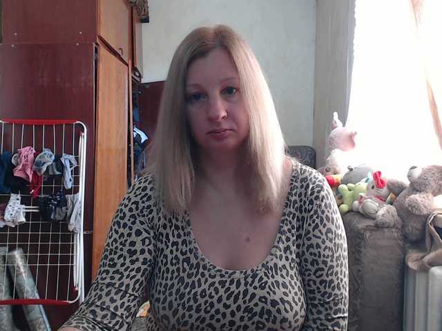 BustyBlondy