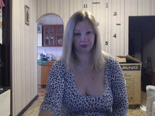 BustyBlondy live cam