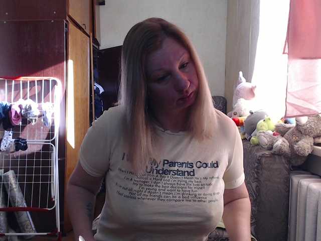 BustyBlondy
