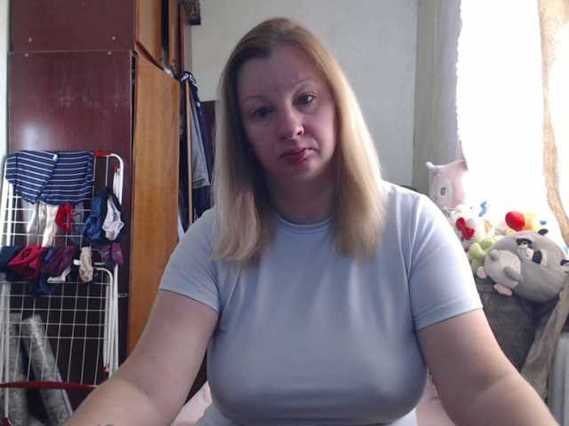 BustyBlondy live webcam show