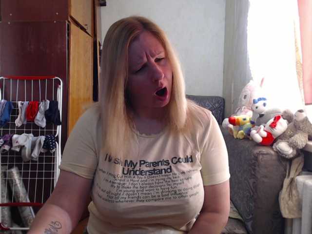BustyBlondy