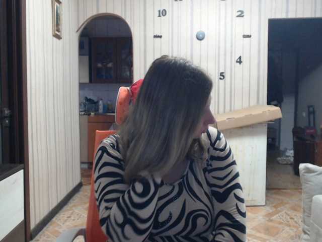 BustyBlondy