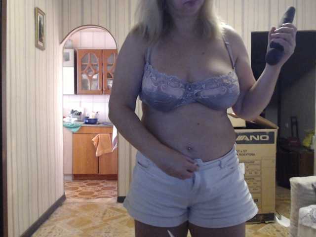 BustyBlondy