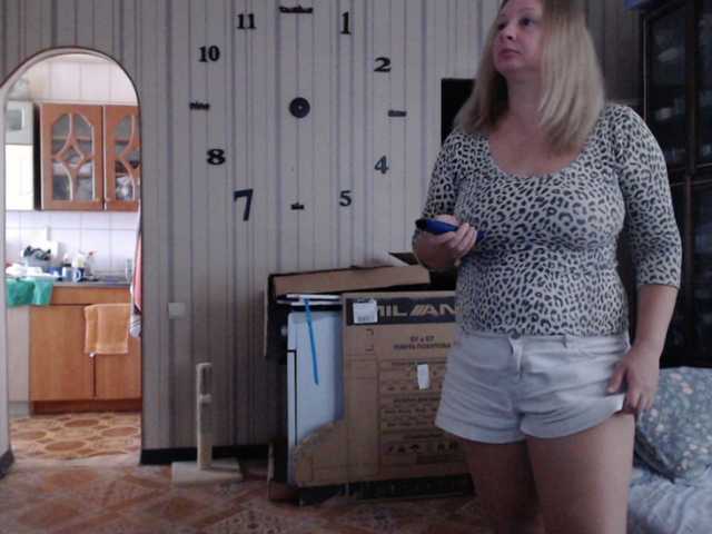 BustyBlondy