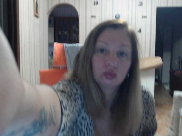 BustyBlondy