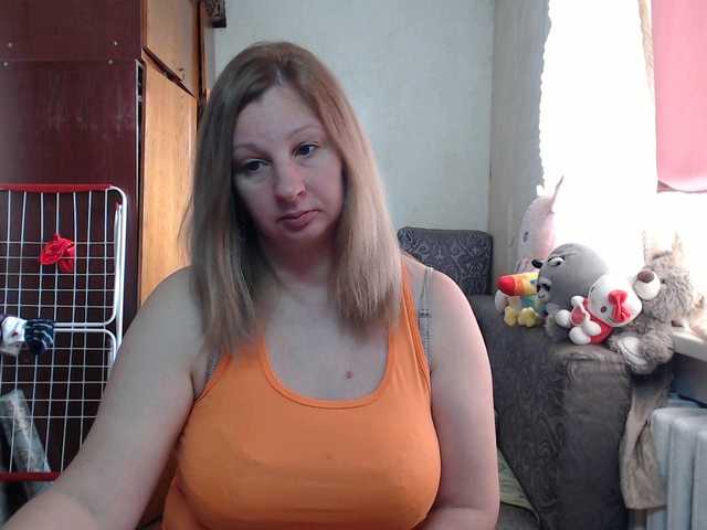 BustyBlondy webcam