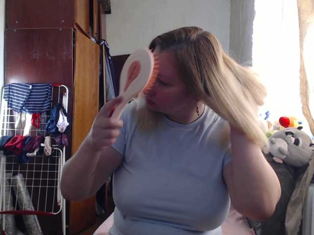 BustyBlondy live webcam show