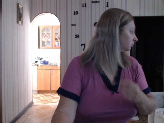 BustyBlondy