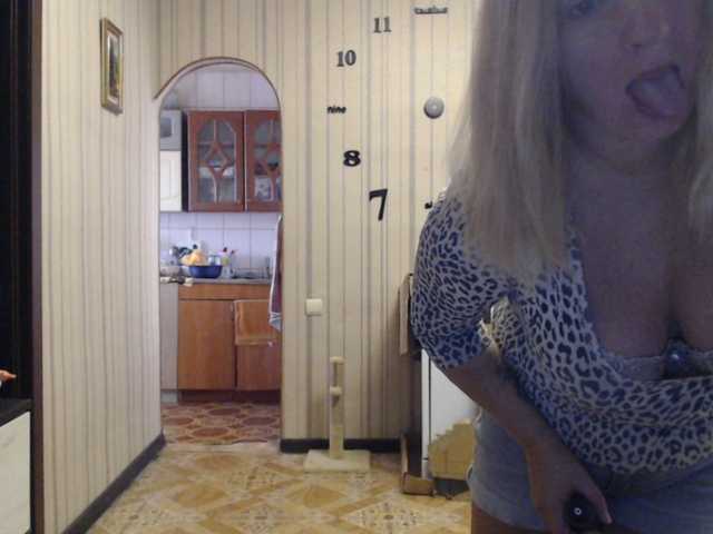 BustyBlondy