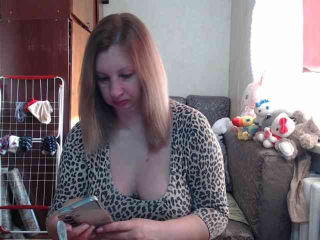 BustyBlondy webcam